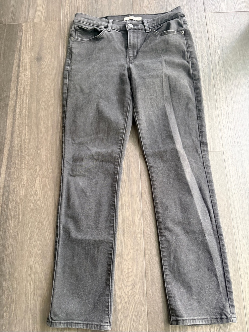 Levi's Women's Straight Leg Jeans (blackish/gray)
